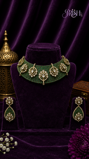 Haritā Rajasi Emerald Kundan Choker Set
