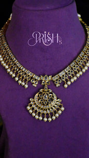 Mrinalika Vintage Necklace Set
