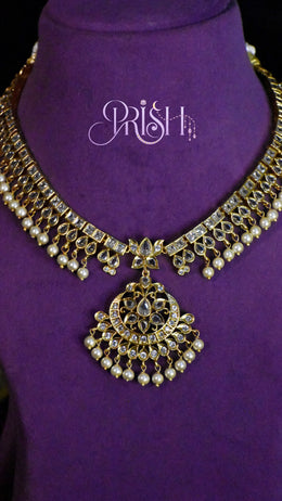 Mrinalika Vintage Necklace Set