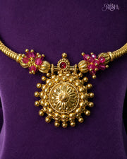 Padma Manikya Hasli Necklace Set